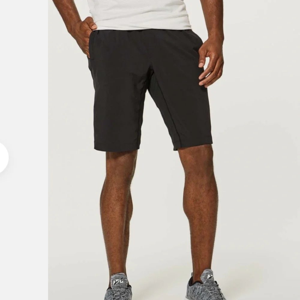 Lululemon Men’s Short, Medium. 11” inseam Linerless Charcoal Gray EUC - Picture 1 of 7